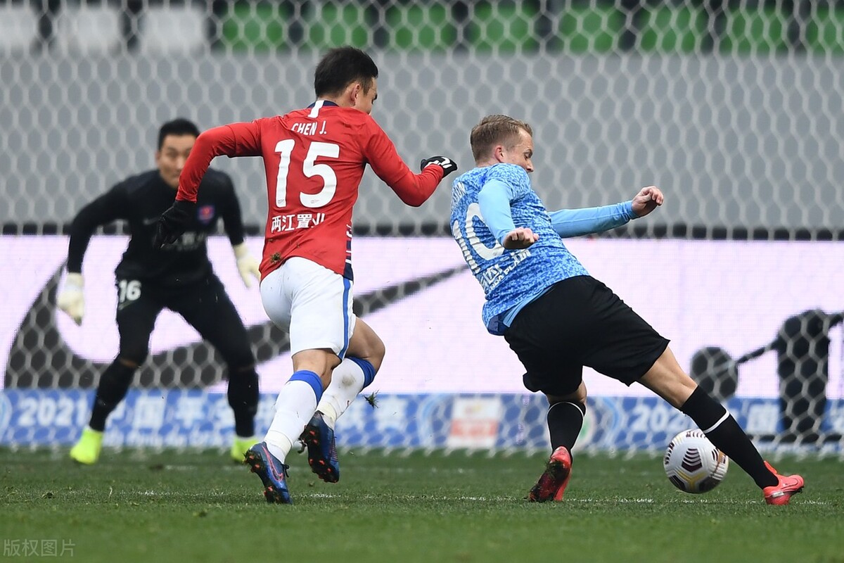 值得尊敬！保级大战上演逆转大戏，重庆队1-0战胜大连人