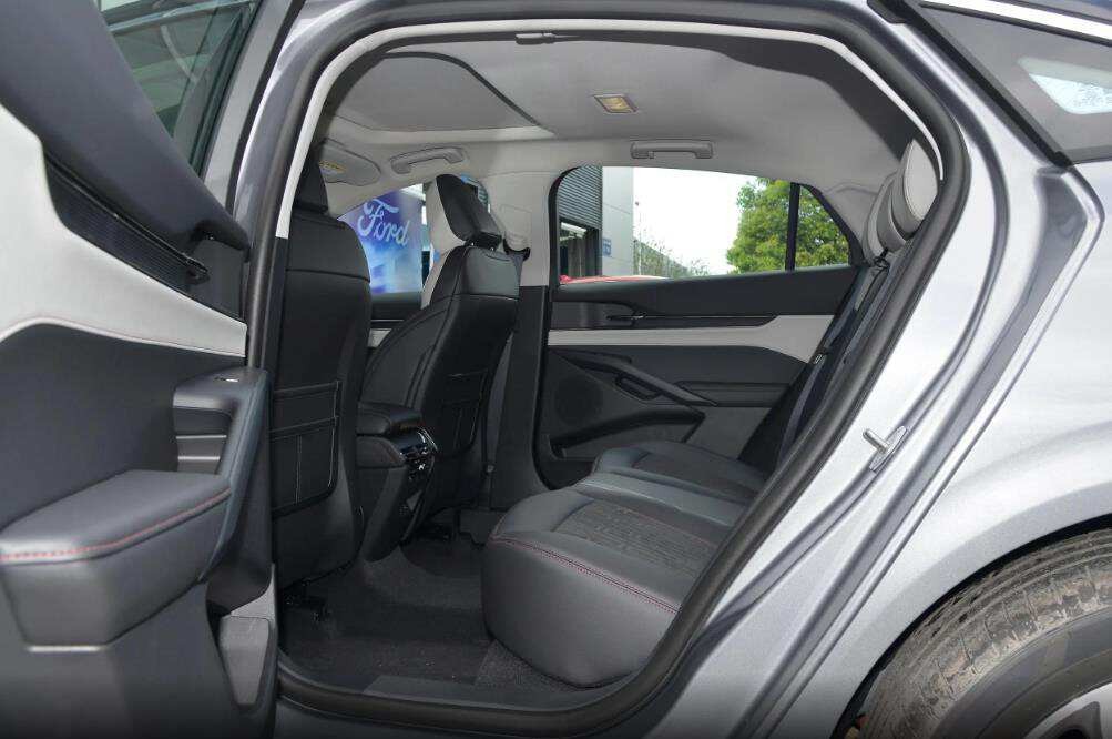 适合年轻人的b级车性价比高,最适合年轻人的b级车还是2.0t