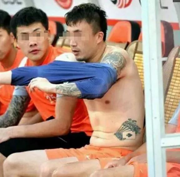 女足腹肌pk男足腹肌,中国男足中国女足腹肌对比