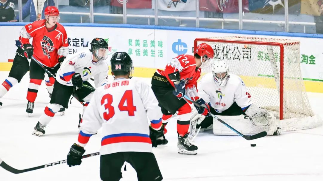 黑龙江省第十五届运动会冰球比赛落幕冰城问鼎“冰球之夜”