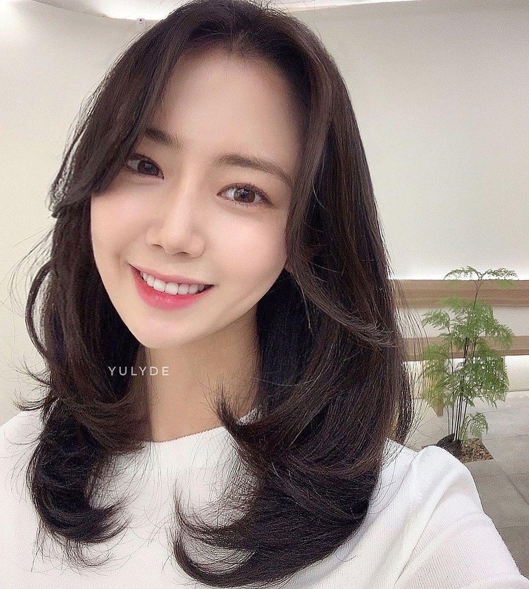 大圆脸适合什么发型,圆脸烫什么发型好看