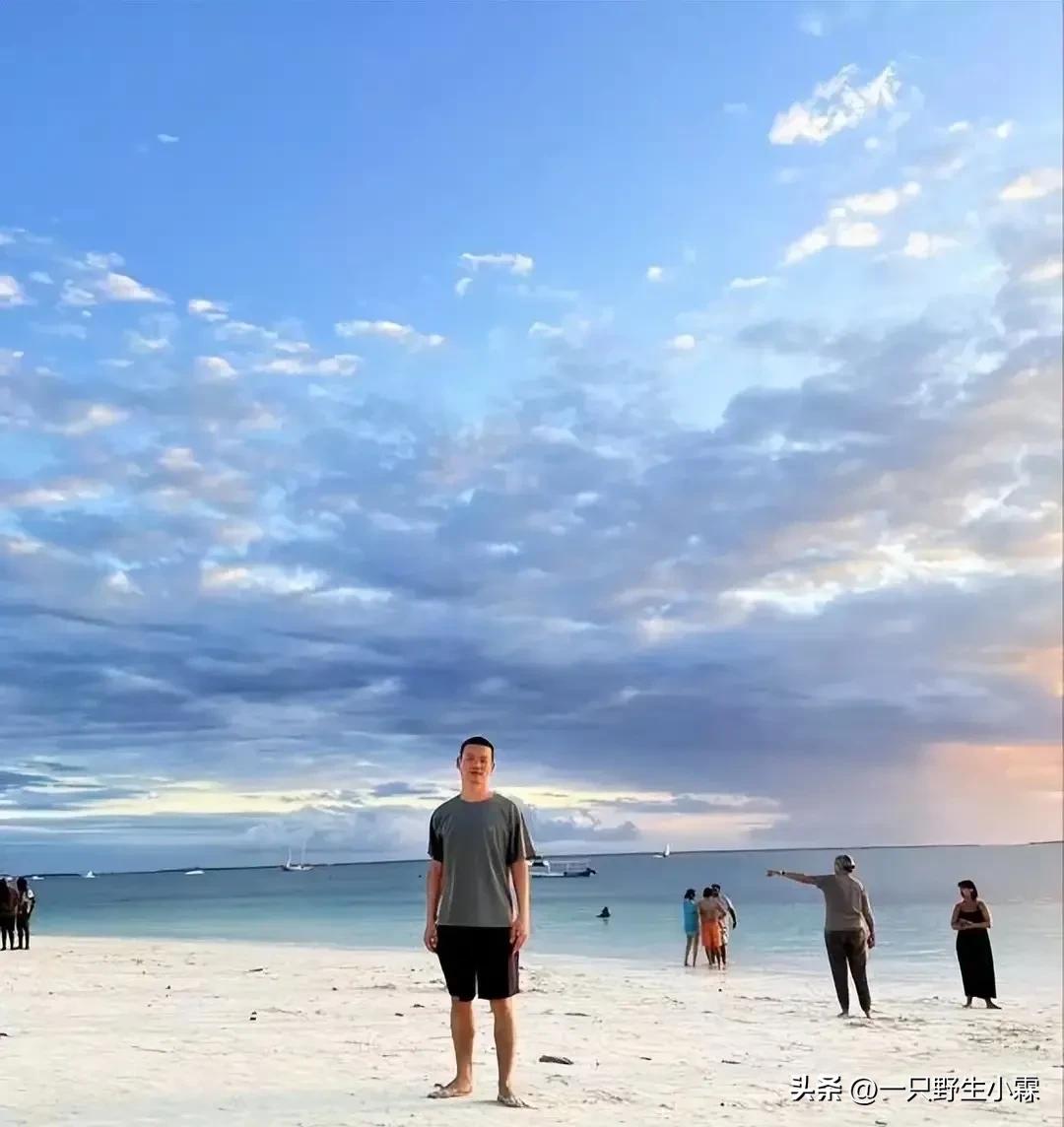 我放弃稳定工作，独闯非洲，为救邻居，深夜抡着菜刀赶跑5名劫匪