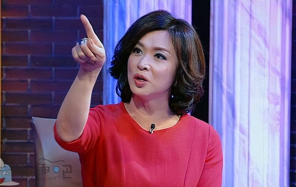 金星在韩国过安检，安检员：中国人真烦，金星怒怼：别走给我道歉