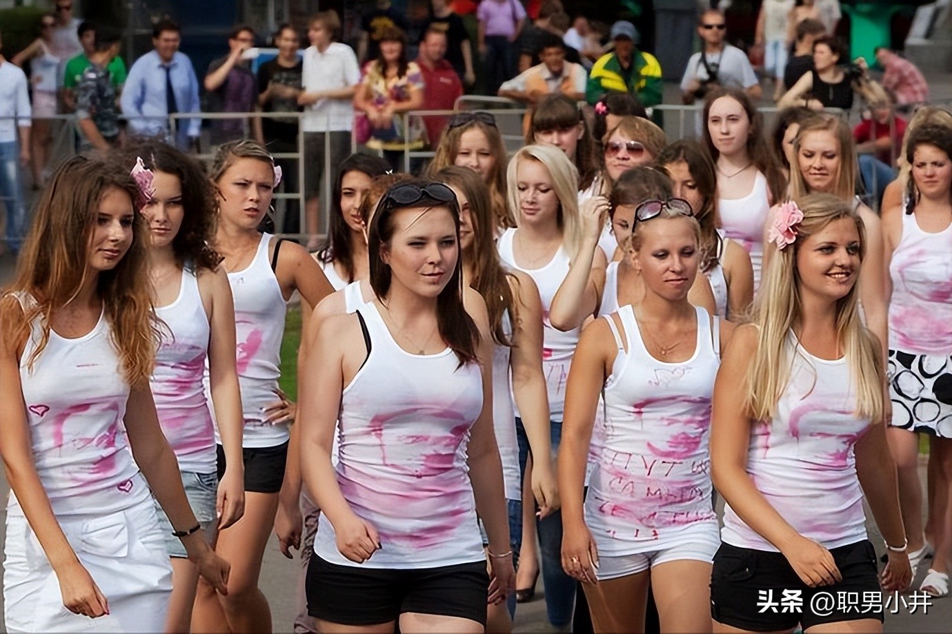 乌克兰女人大多从事什么工作,有多少乌克兰人在俄罗斯打工