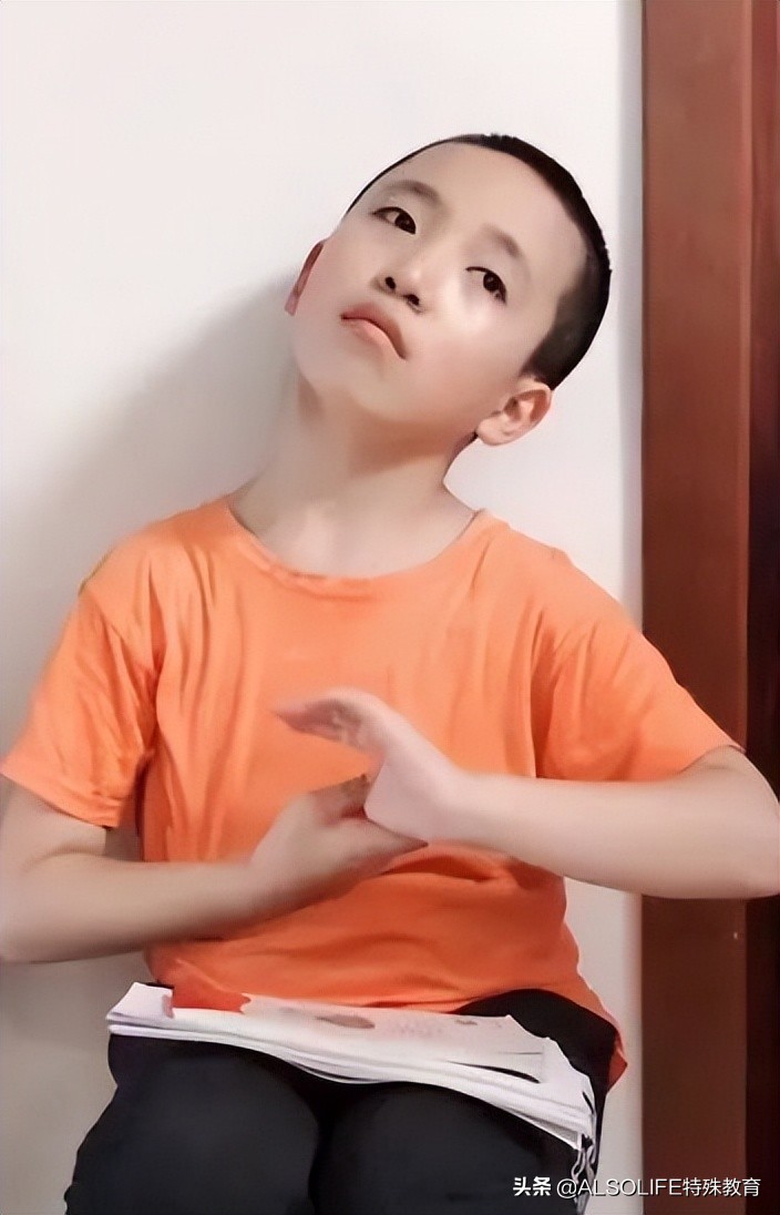 自闭症轩轩怎么导致的,自闭症轩轩几岁开始康复训练