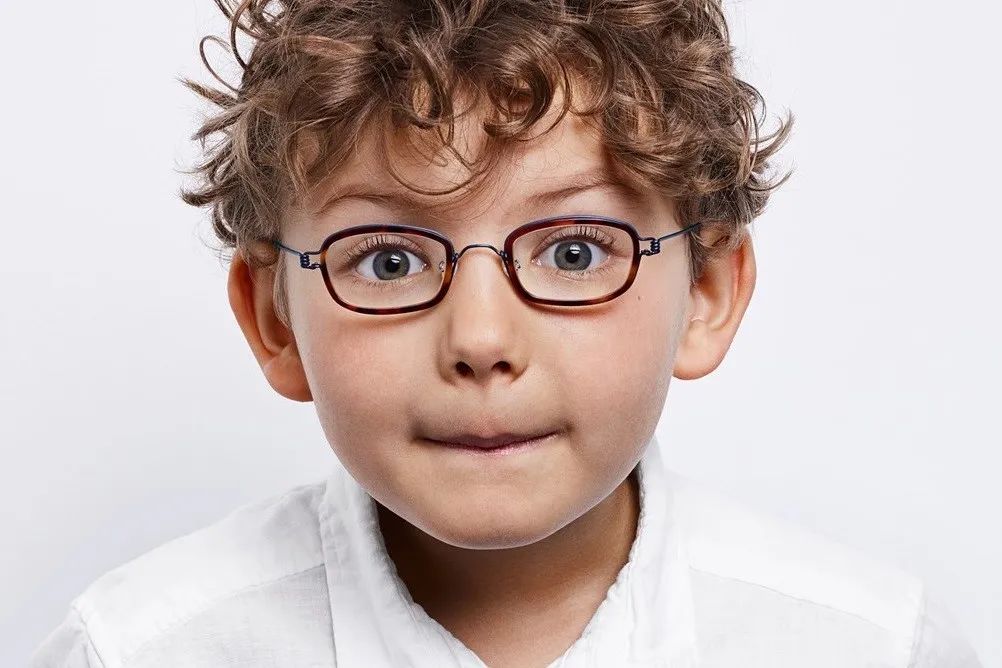 近视多少度用英语怎么说,眼睛近视多少度用英语怎么说