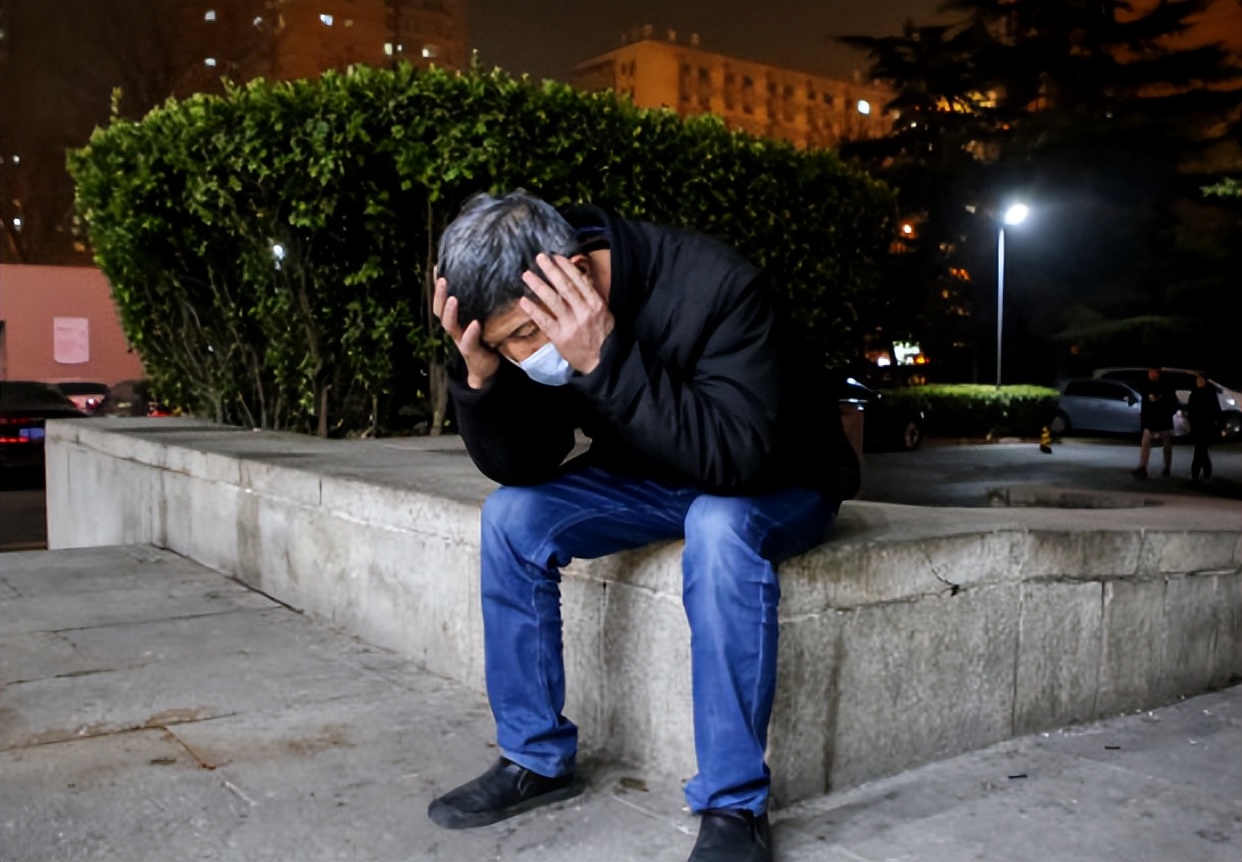 真实事件！12年前湖北男子11天捐精5次后猝死，父亲悲痛索赔400万