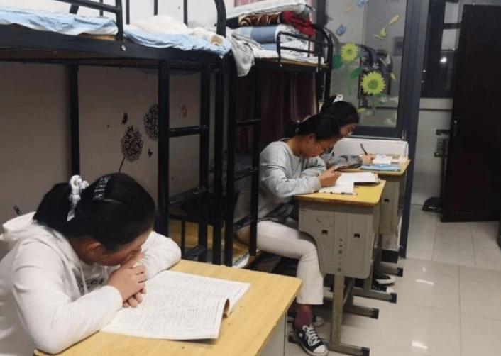 高中到底住校还是走读好,高中走读和住校的差距