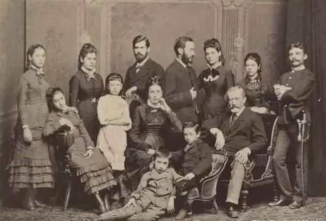 在中国吸血百年的犹太家族,犹太人吸血家族