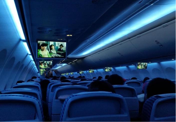 一架飞机来回飞一次赚多少钱,飞机飞一趟能赚多少钱视频讲解