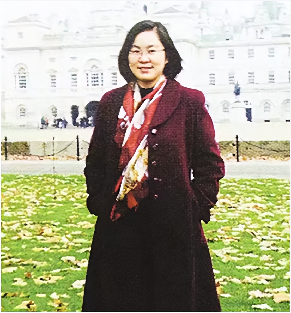 “外交女神”华春莹最飒的巾帼女将：优秀是习惯，微笑是力量