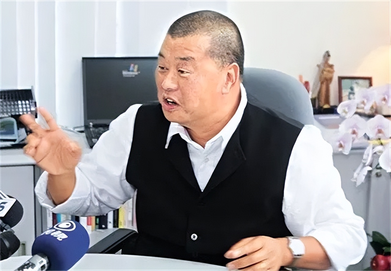 港独黄之锋：美国一手扶持的“提线木偶”，靠*华反**反港换名利双收