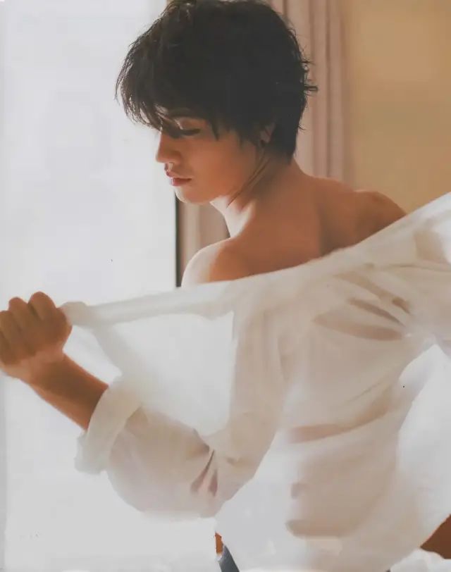 他是日本“行走的荷尔蒙”，不伦专业户​！40岁依旧魅力四射...