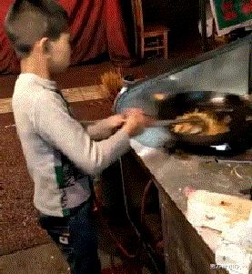 女生上学和出去玩的区别,女生在上课穿校服