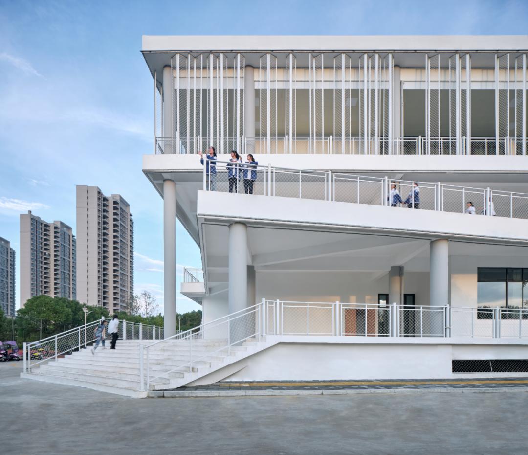 以靠建筑|交叠与转换:宜黄一中综合楼