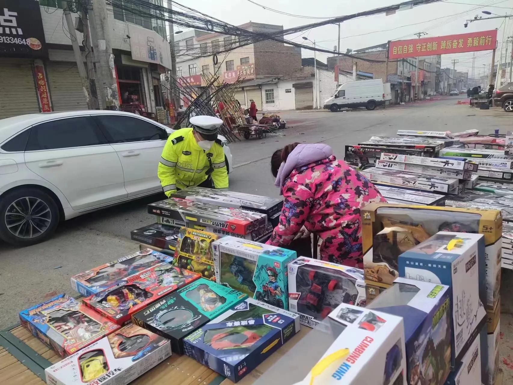 公安春节不打烊民警在岗保平安,县交警圆满完成春节安保任务