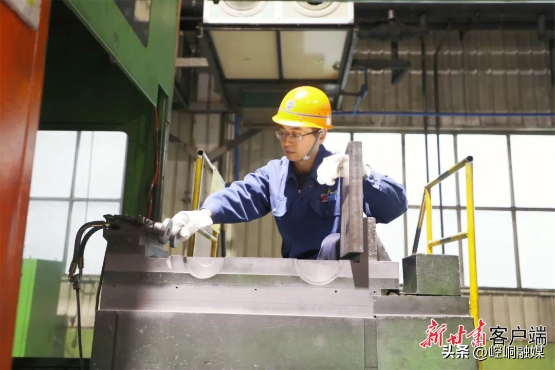 以奋斗致青春以匠心迎未来,以奋斗致青春黑板报