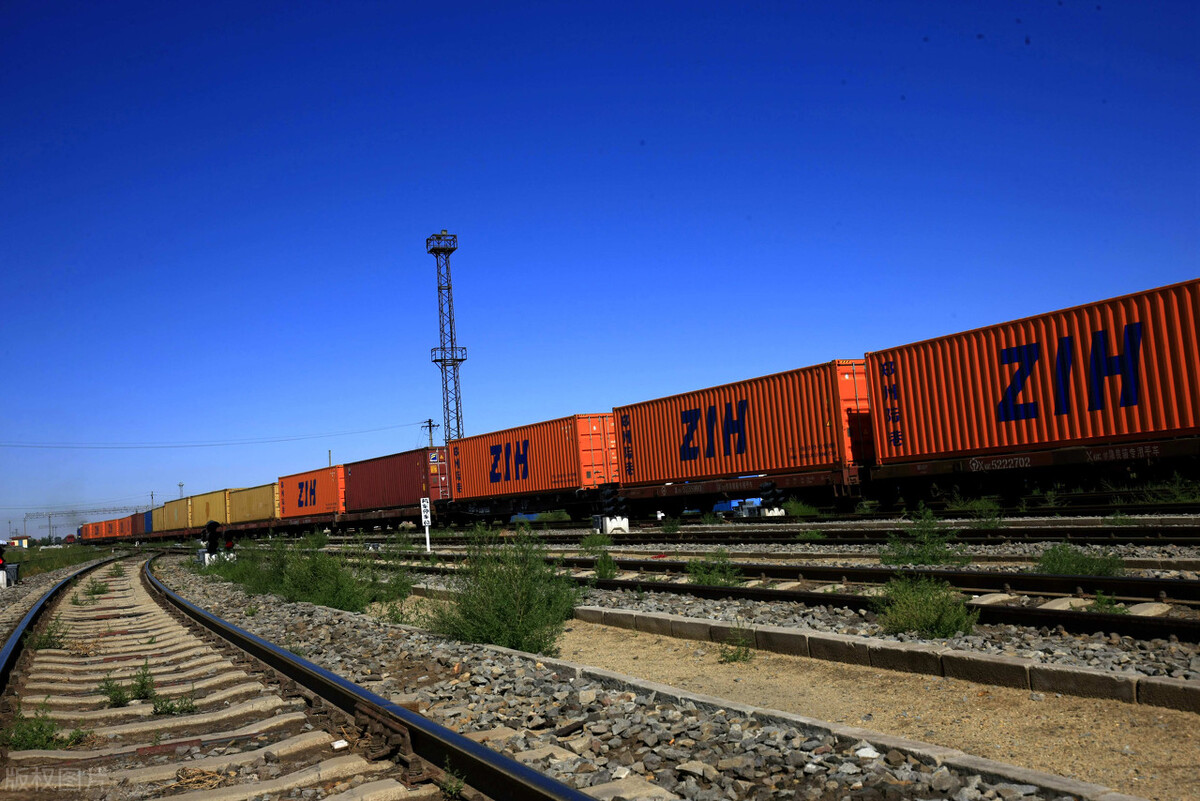 中欧班列带动陕西经济,中欧班列铁路集装箱