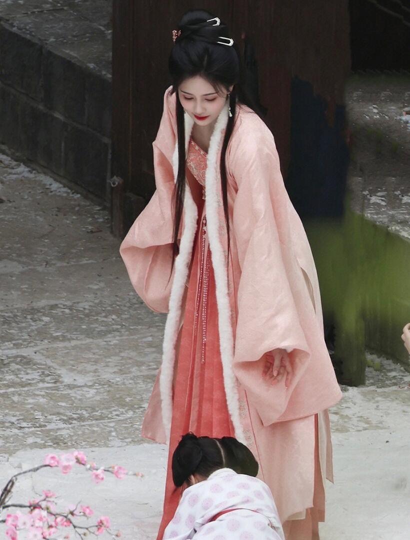 赵丽颖和白鹿同款发型,白鹿赵丽颖长月粉衣换脸造型对比