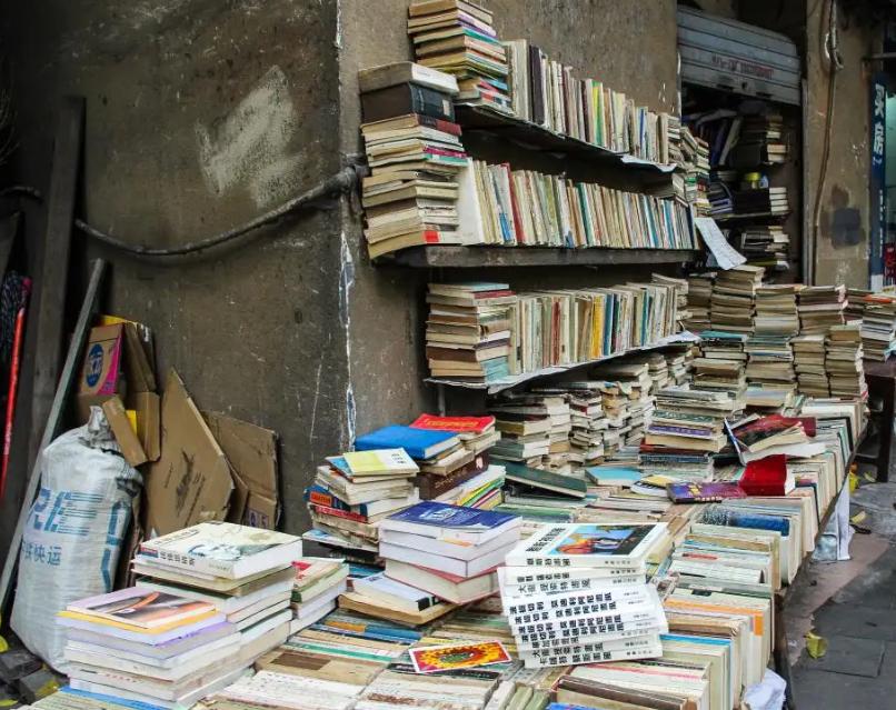 男孩得了怪病头部巨大,男孩得了怪病只有半个头