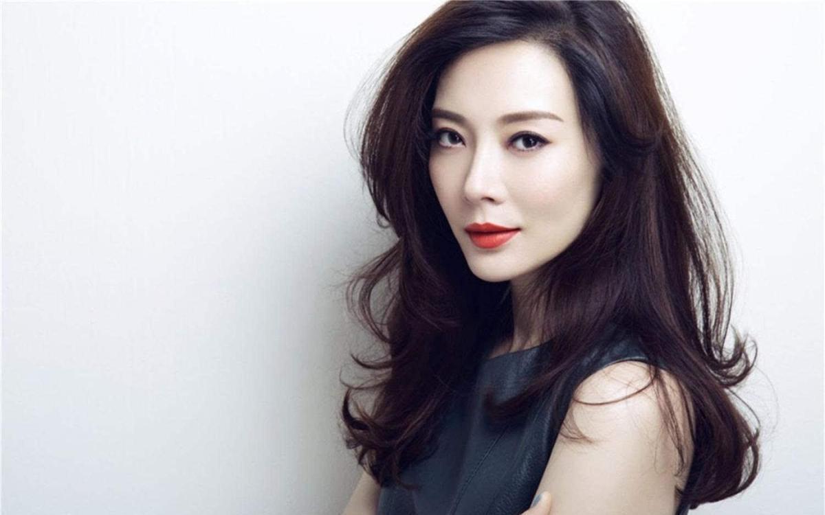 一出道就大方承认整容,出道就被逼着整容