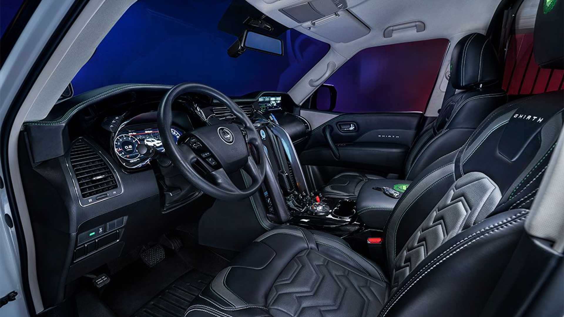 迪拜警察开巡逻车,迪拜日产途乐警车