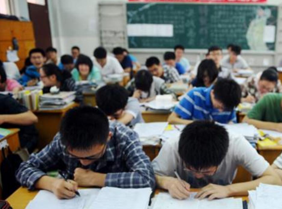 重庆文科状元何川洋是哪里人,重庆文科状元何川洋就读哪所大学