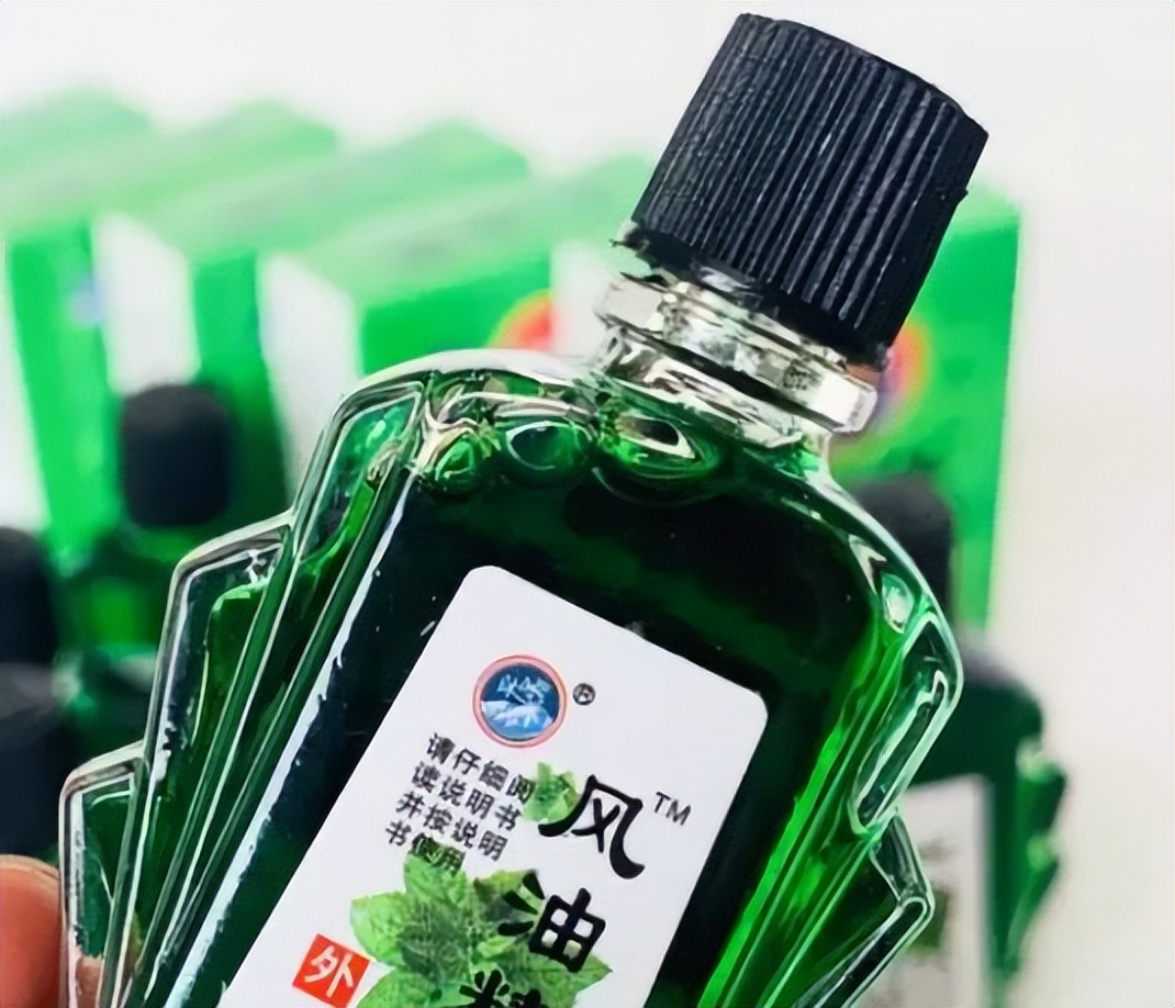 睡前把风油精挤在肚脐里,女性睡前把风油精涂在肚脐上