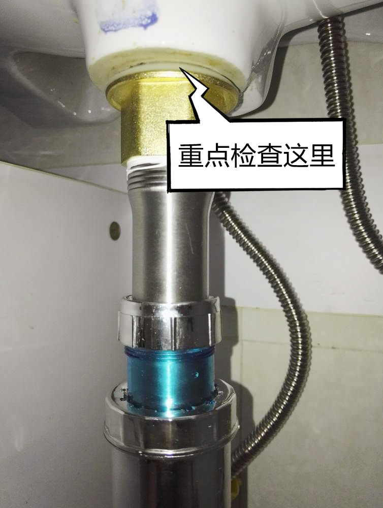 卫生间无缘无故有一滩水,老小区卫生间地面渗水