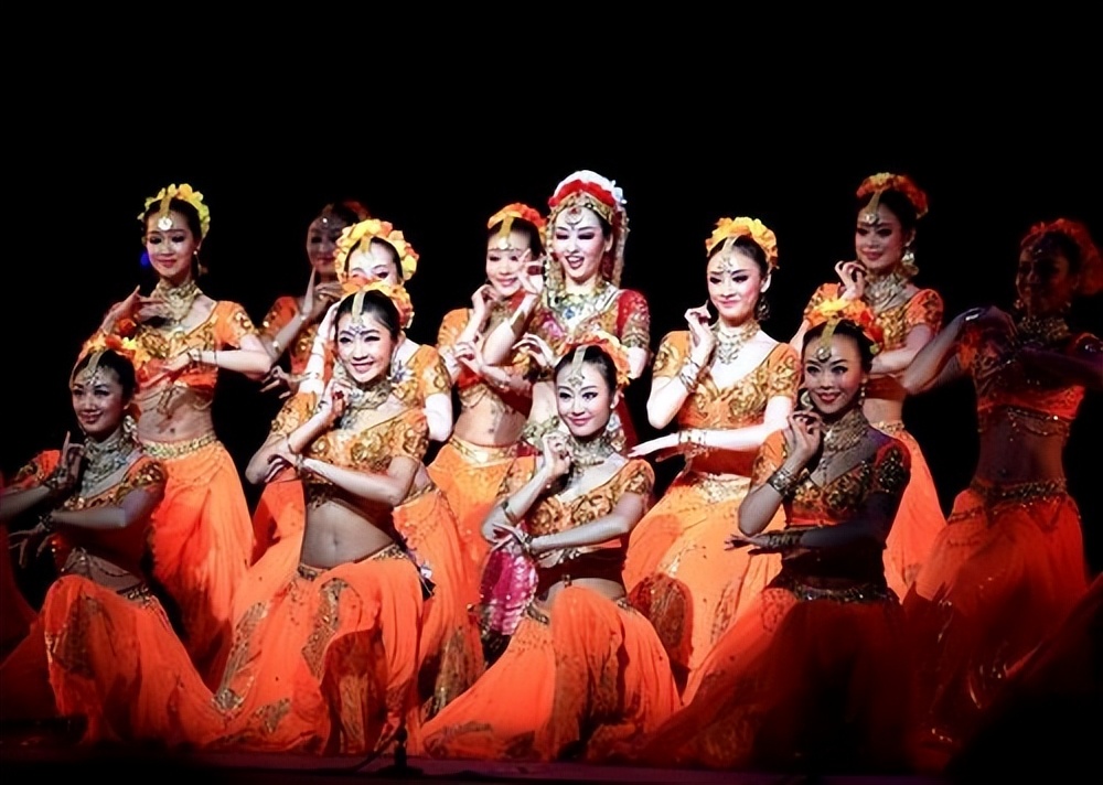 印度古典舞蹈的审美特征,中国印度舞蹈对比