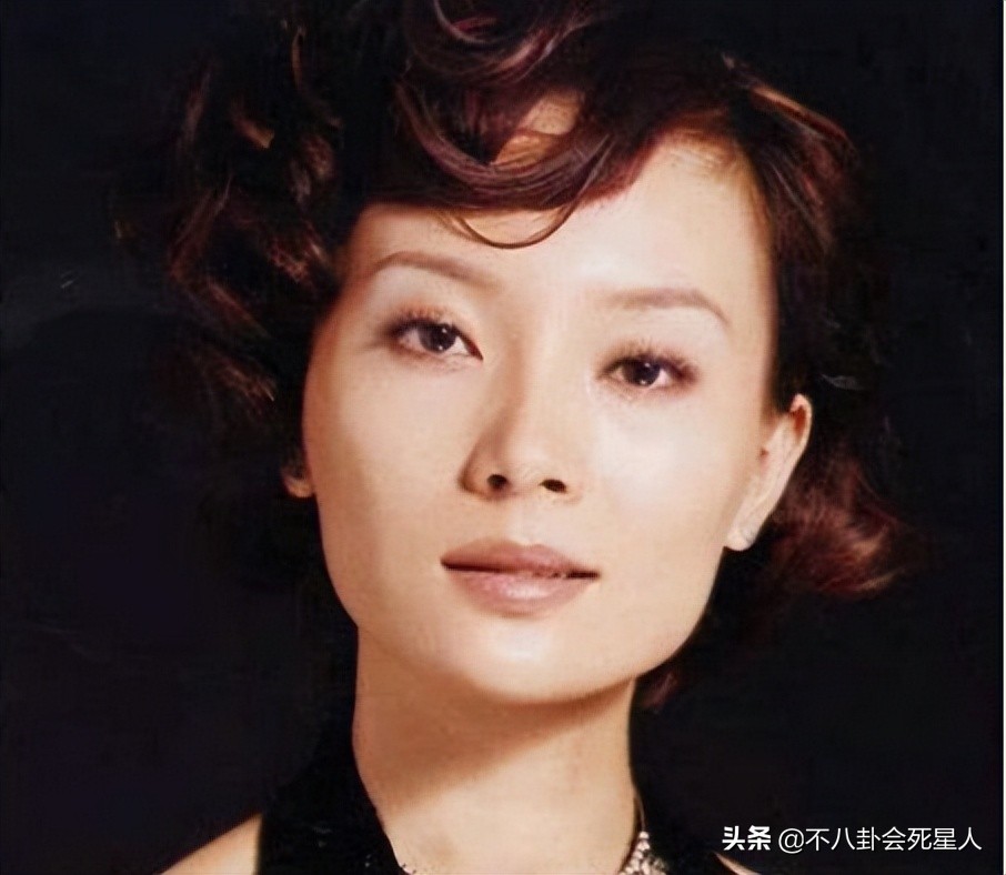 年轻时很美老了很丑的女星,年轻时候不好看老了漂亮的明星