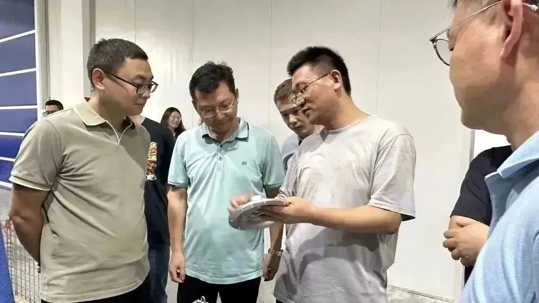 苏州东风精冲工程有限公司总经理喻华平一行莅临我司参观考察