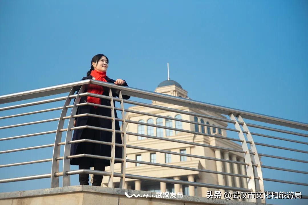 汉口江滩上新太阳能座椅,最近的江滩