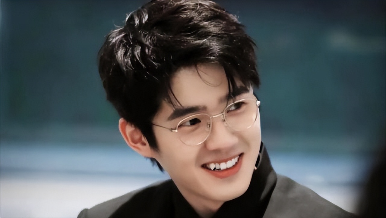 烤瓷牙牙缝发黑怎么处理,娱乐圈谁的牙齿不是烤瓷牙