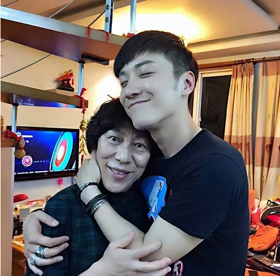 乔任梁28岁自杀身亡，“抑郁症”带走他6年后，失独父母怎样了？