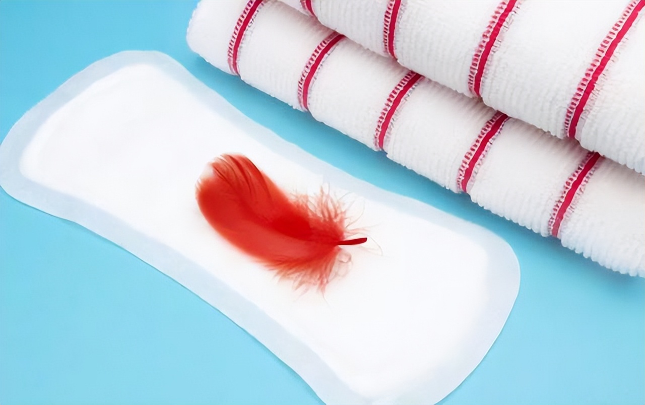 女生来例假时，突然流出的一股血块，是身上的肉吗？看完涨知识了