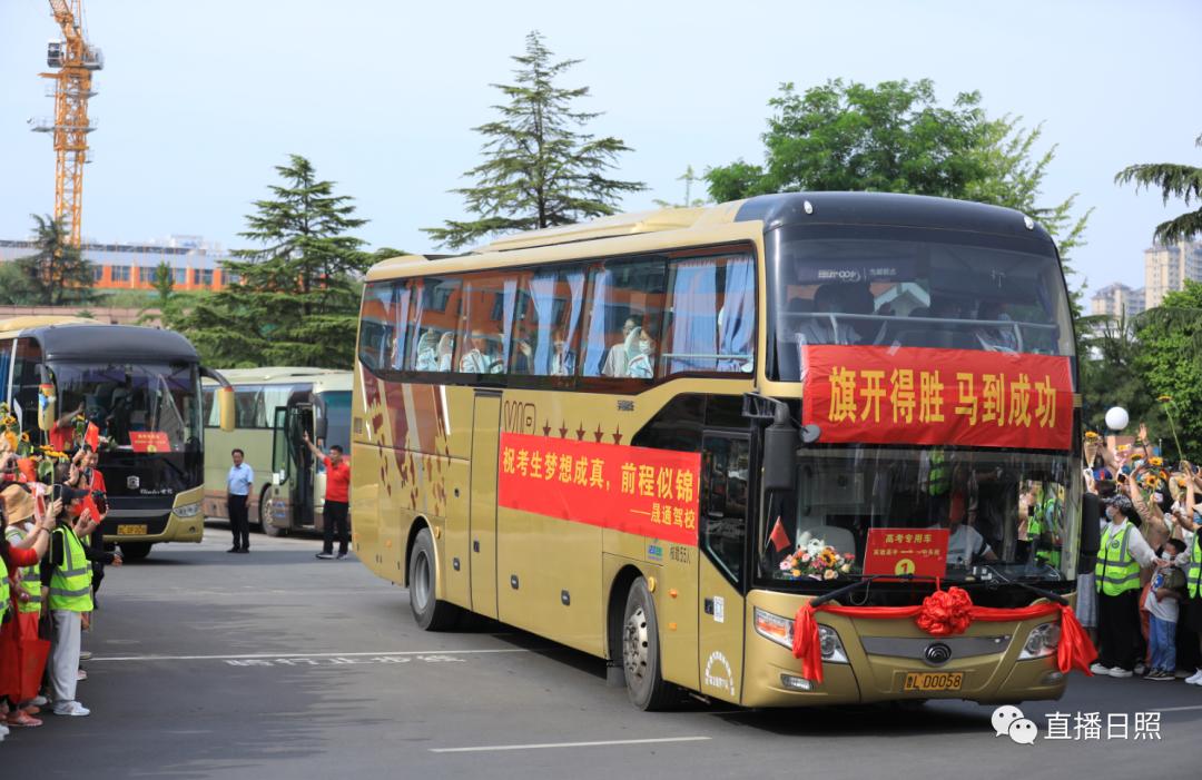 直击2023高考现场暖人瞬间,直击2023高考场外实拍视频