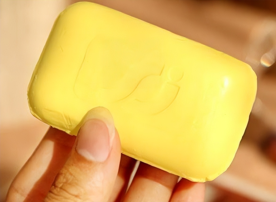 一女子坚持上海药皂洗头半年,一女子坚持硫磺皂洗头半年生发