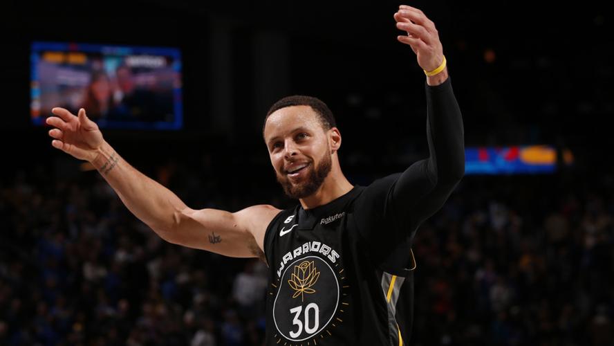 库里加盟安德玛前后市值,库里续约安德玛并担任总裁