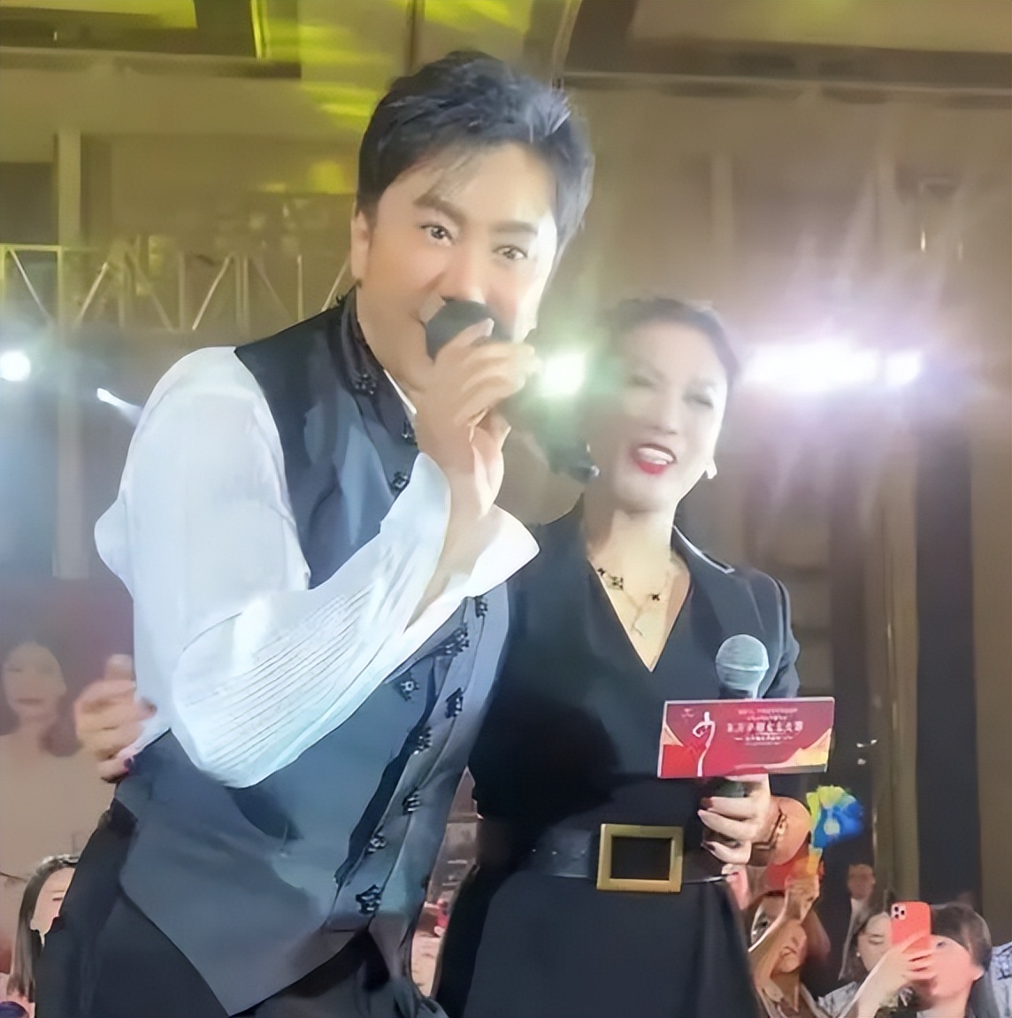 年轻时的毛宁现状,毛宁富婆