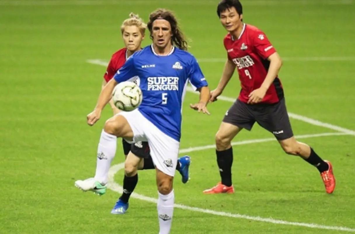 鹿晗关晓彤看足球,鹿晗解说欧洲杯关晓彤