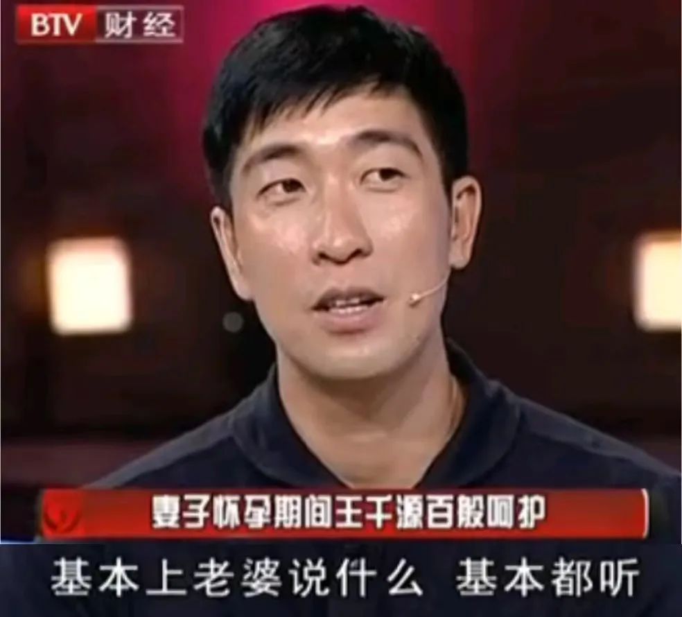 王*源千**上演《惊天救援》，拿影帝无人知，和圈外女友裸婚恩爱26年