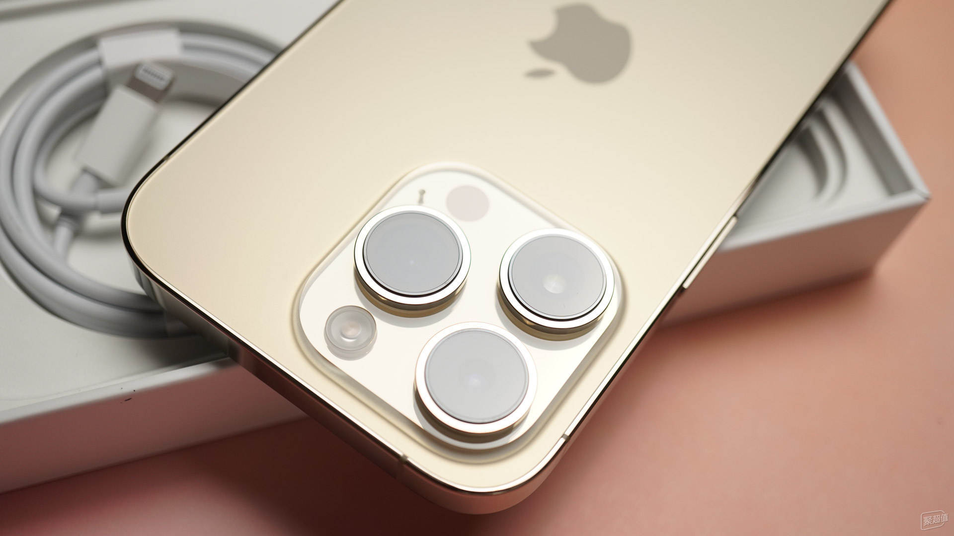 手机摄像头为什么越来越模糊,现在手机摄像头为什么越来越大