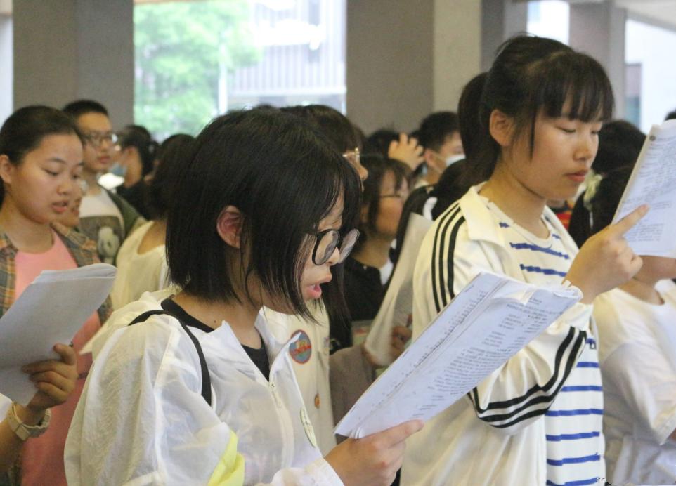 中考成绩公布考了300多分,2023年中考考了最高分是801分吗