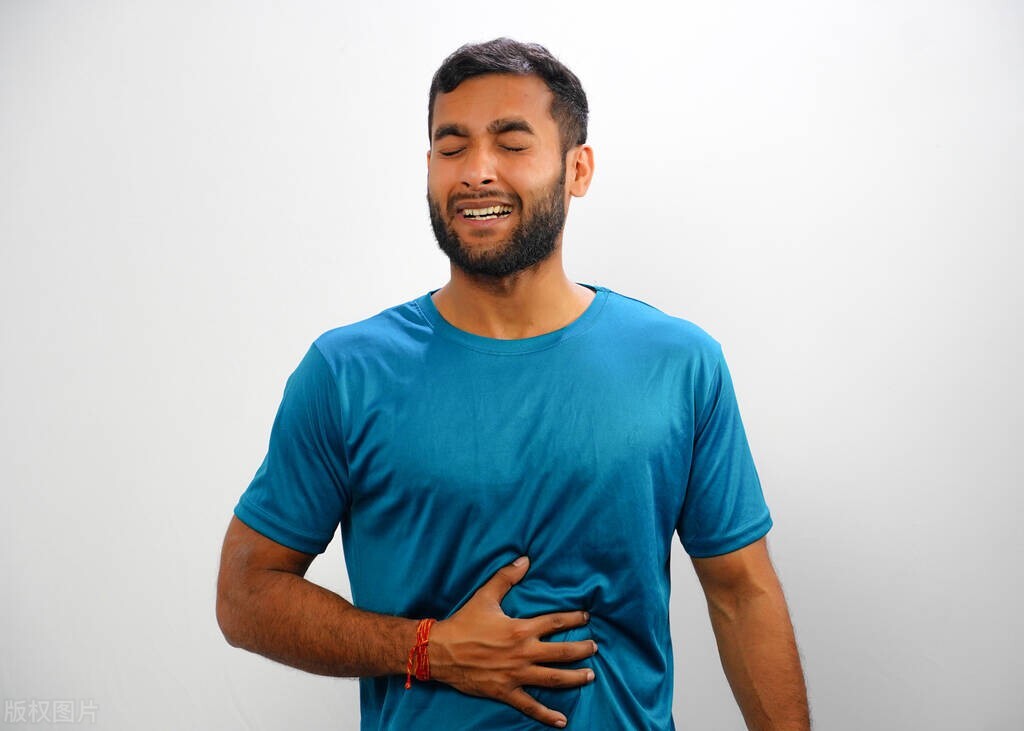 肺癌晚期出现肩膀疼痛还能活多久,如何判断肩膀疼是肺癌还是肩周炎