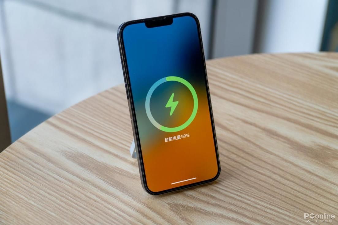 苹果透明探索版无线充电宝评测,网易无线充电宝vs麦多多