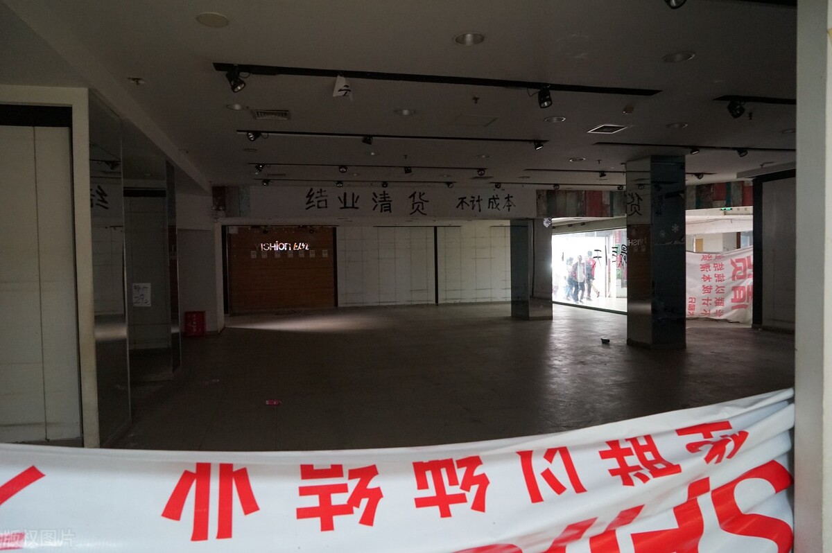 面对网购的冲击实体店应该怎么做,网购和实体店区别及前景