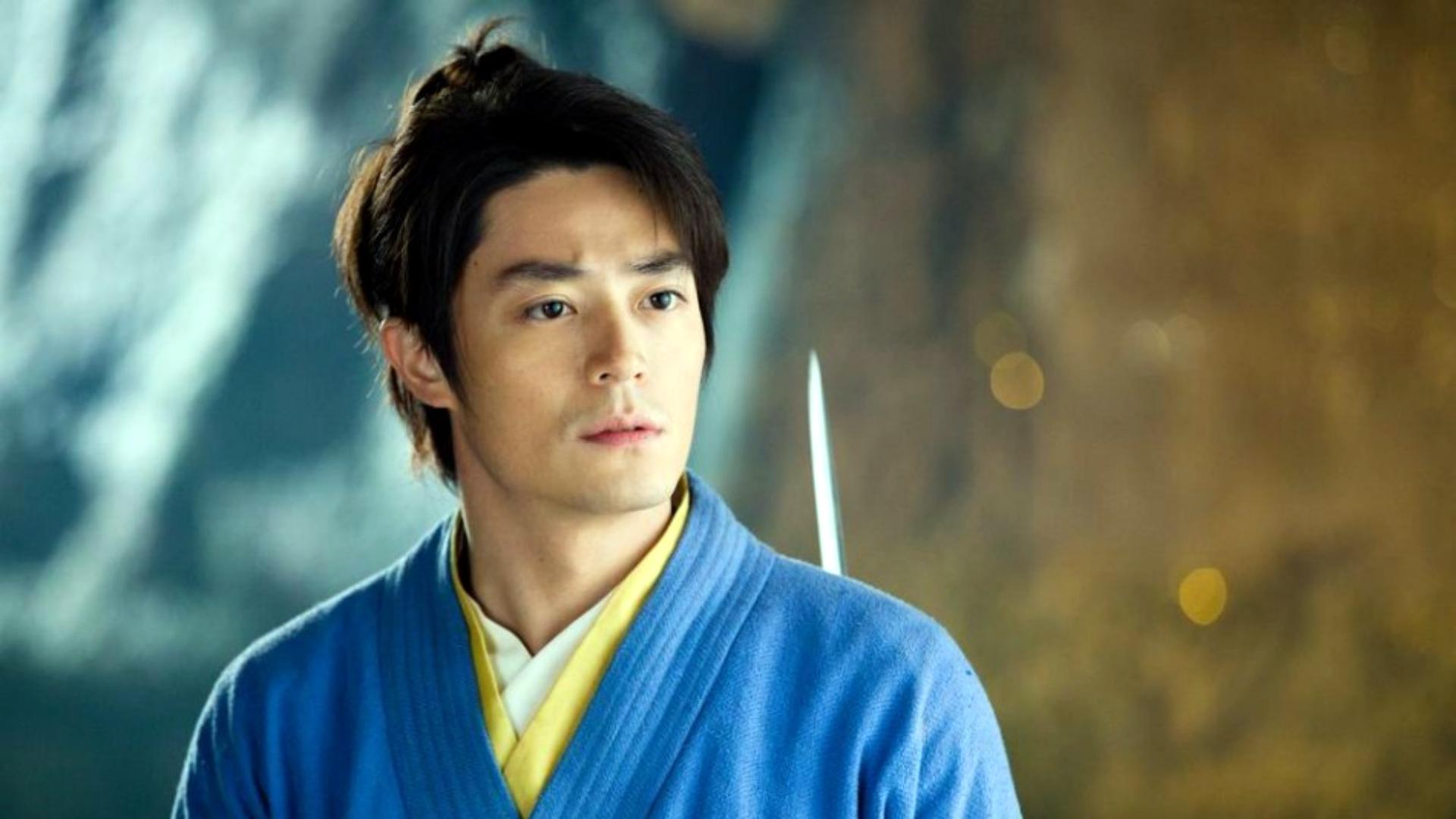 恒山派定闲师太夸奖令狐冲,岳不群为什么杀恒山派定闲师太