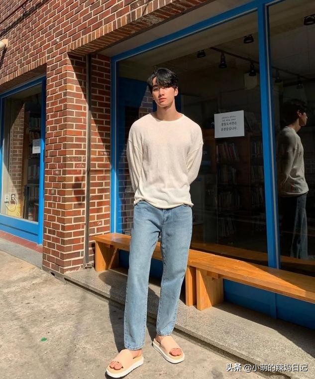 男人过了30岁就别穿衬衫,男人怎么穿t恤配修身牛仔裤