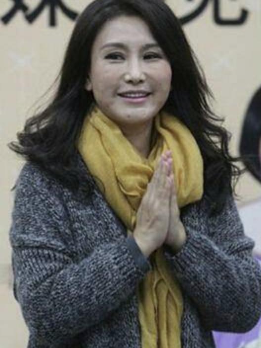 老演员整容脸变形,老年人整容前后照片